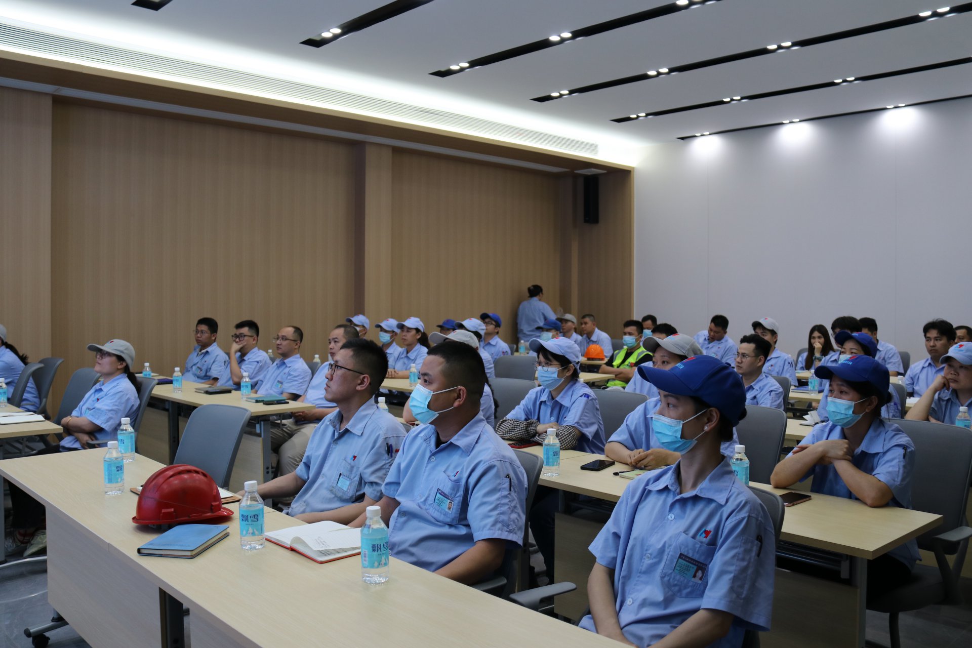 開展職業(yè)健康安全防范知識(shí)普及培訓(xùn)