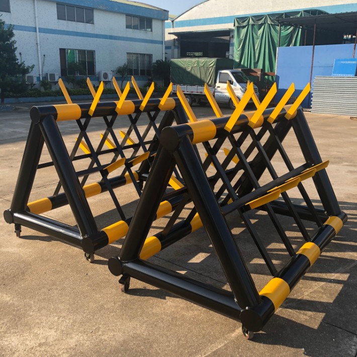 門(mén)口安全防護(hù)設(shè)施3米長(zhǎng)防沖撞拒馬護(hù)欄